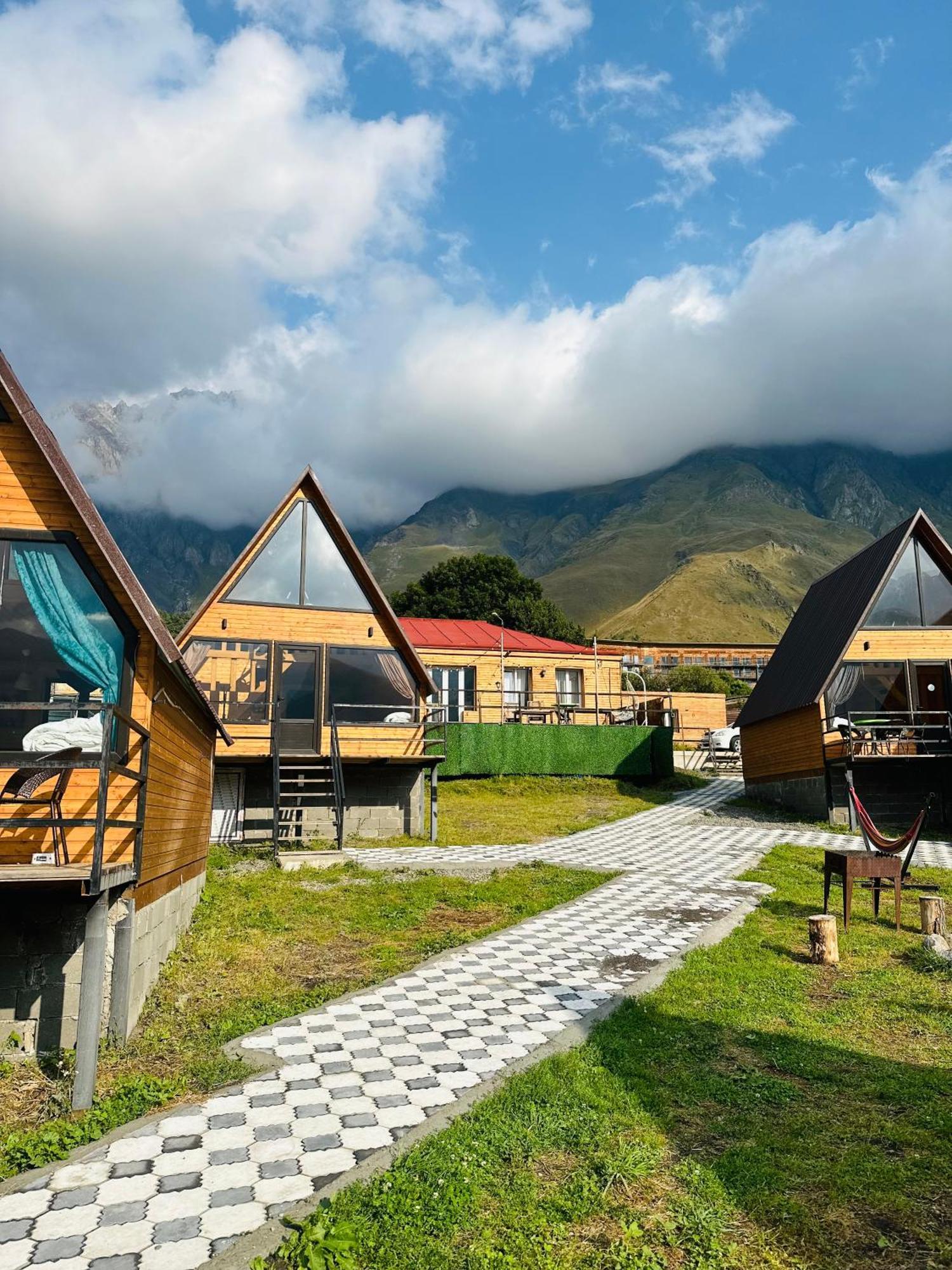 Guesthouse Elli & Cottages คัซเบกี ภายนอก รูปภาพ